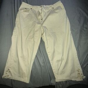 Ruby Rd. Beige Button-Accent Capris